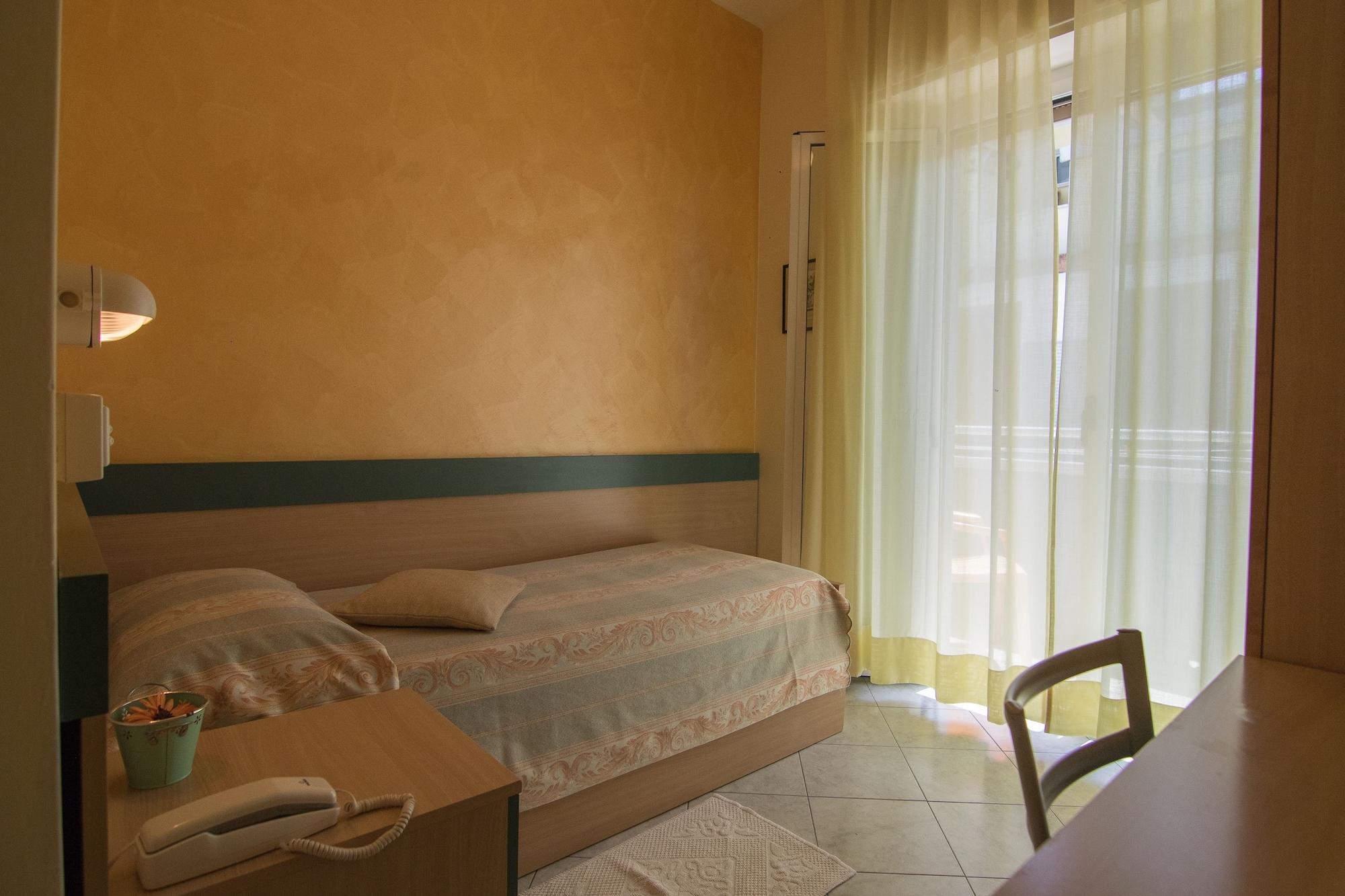 Hotel Solidea Rimini Exterior photo